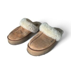 Ugg PLATFORM fuzzy slippers woman's size 9